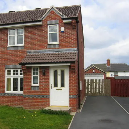 Rent this 3 bed duplex on The Canter in Thorpe-on-the-Hill, LS10 4TX