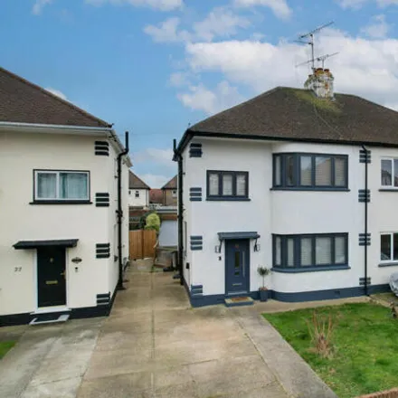 Buy this 3 bed duplex on Beverley Gardens in Southend-on-Sea, SS2 6RS