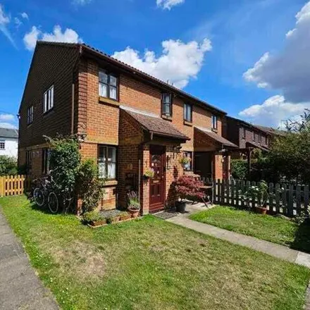 Buy this 1 bed townhouse on Dutch Barn Close in Stanwell, TW19 7NG