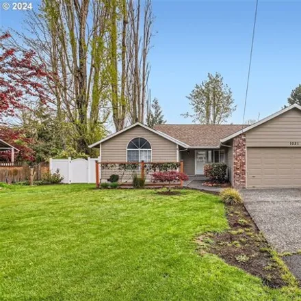 Buy this 3 bed house on 1021 Northeast Meadow Drive in Portland, OR 97211