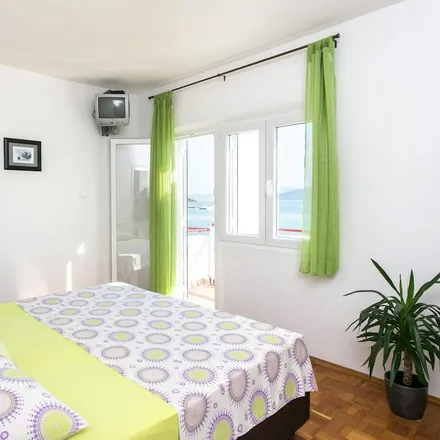 Rent this 2 bed apartment on 20246 Općina Janjina