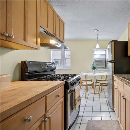 Image 4 - 2747 Dupont Avenue South, Minneapolis, MN 55408, USA - Condo for sale