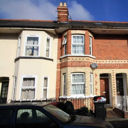 Rent this 6 bed townhouse on 37 Swainstone Road in Reading, RG2 0DX