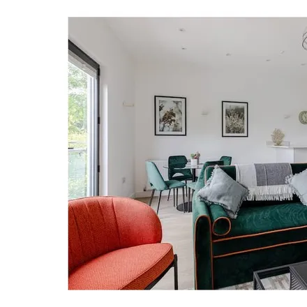 Image 4 - St John's Cottage, Atfield Grove, Windlesham, GU20 6DP, United Kingdom - Apartment for rent