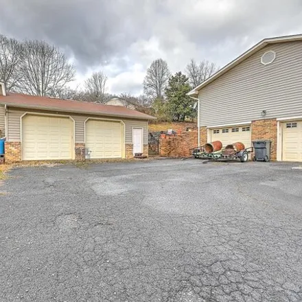 Image 3 - 1602 Forest View Drive, Larkspur, Sullivan County, TN 37660, USA - House for sale