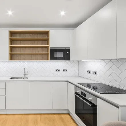 Image 3 - Cordwainer House, 64 New Village Avenue, London, E14 0TB, United Kingdom - Apartment for rent