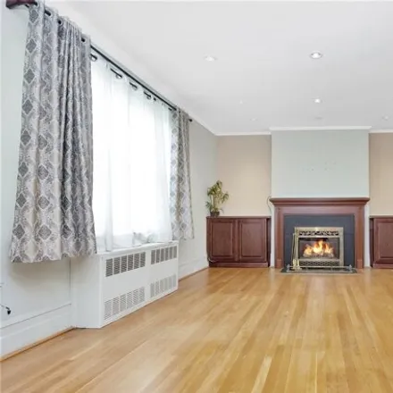 Image 5 - 35-51 163rd Street, New York, NY 11358, USA - Duplex for sale