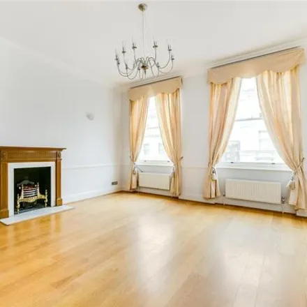 Rent this 3 bed room on 37 Queen's Gate Gardens in London, SW7 5RR