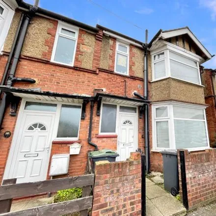 Buy this 3 bed duplex on Turners Road South in Luton, LU2 0PH