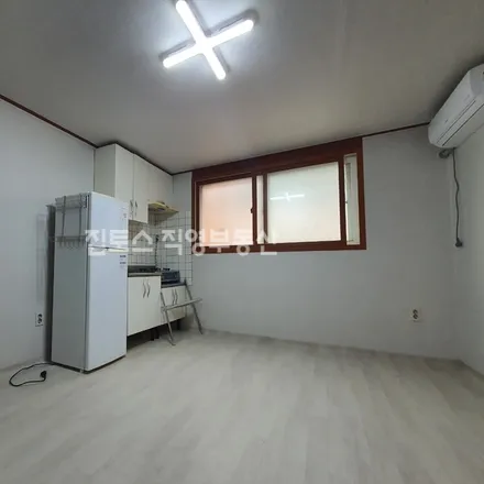 Image 2 - 서울특별시 은평구 신사동 37-6 - Apartment for rent