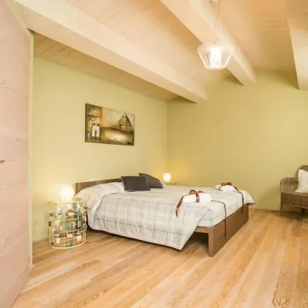 Rent this 3 bed townhouse on Trequanda in Podere Boscarello, Strada Provinciale Trequanda Pecorile