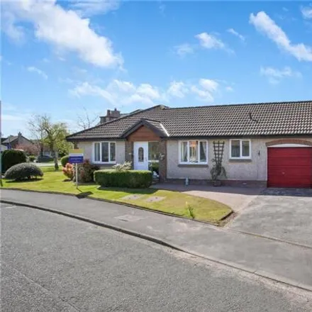 Buy this 3 bed house on King's Drive in Cumbernauld, G68 0HT