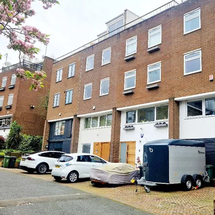 Rent this 3 bed townhouse on Meadowbank in Primrose Hill, London