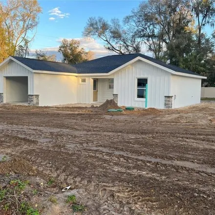 Buy this 3 bed house on 3340 Southeast 140th Place in Marion County, FL 34491
