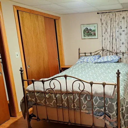 Rent this 2 bed apartment on Burlington