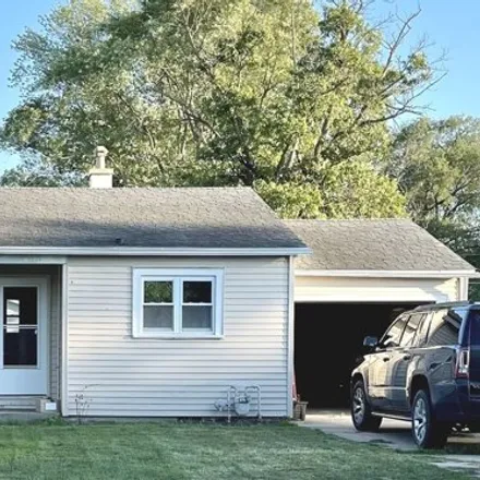 Buy this 2 bed house on 623 East Thompson Avenue in Hoopeston, Vermilion County