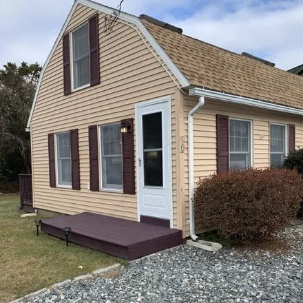 Rent this 3 bed house on 42 Noble Avenue in Noank, Groton