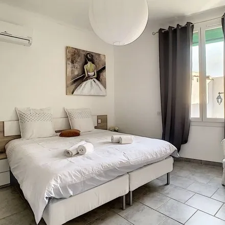 Rent this 3 bed apartment on 13560 Sénas