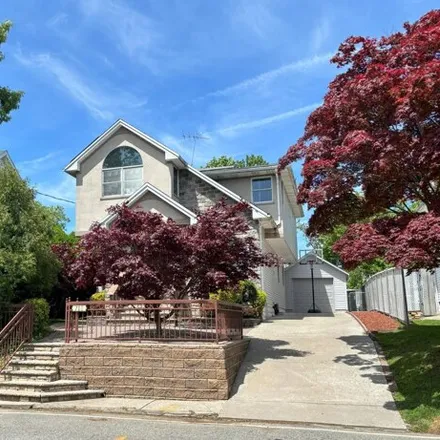 Buy this 4 bed house on 710 Annadale Road in New York, NY 10312