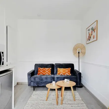 Image 7 - 26 Rue Camille Desmoulins, 75011 Paris, France - Apartment for rent