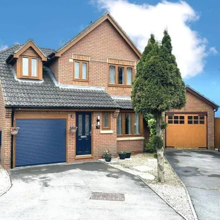 Buy this 3 bed house on 45 Thornhill Drive in Broad Blunsdon, SN25 4GG
