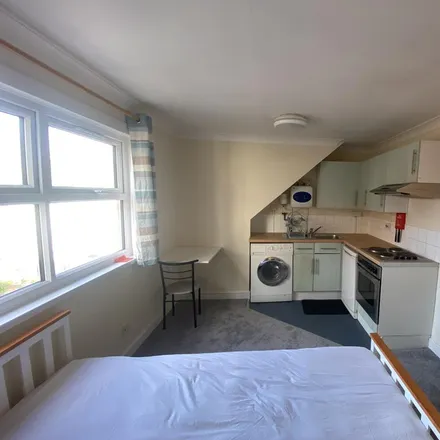 Rent this studio apartment on Chatsworth Road in Brighton, BN1 5DB