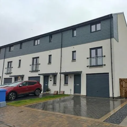 Rent this 4 bed townhouse on unnamed road in Loanhead, EH20 9FH