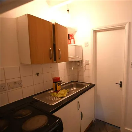 Image 2 - Victoria Road, Upper Edmonton, London, N18 2UF, United Kingdom - Apartment for rent