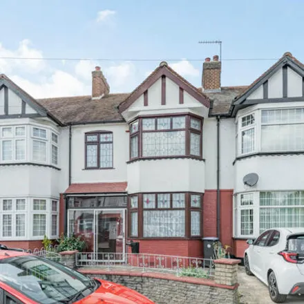 Buy this 3 bed townhouse on Edward Close in London, N9 9JH