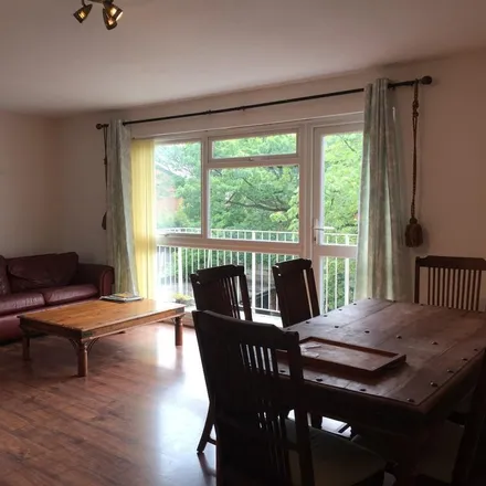 Image 2 - Willow Bank, Manchester, M14 6XN, United Kingdom - Apartment for rent