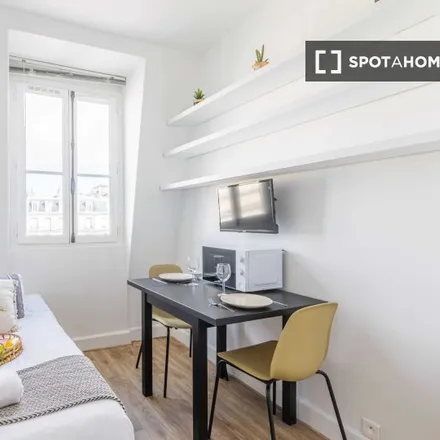Image 6 - 12 Rue Bayard, 75008 Paris, France - Apartment for rent