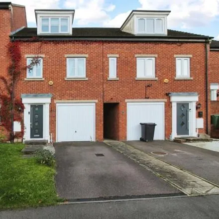 Buy this 3 bed townhouse on Nortcote Way in Doe Lea, S44 5DY