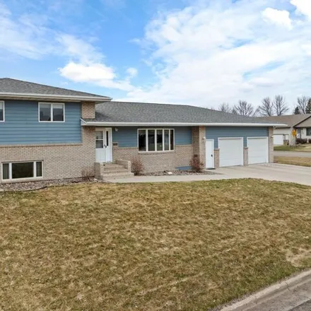 Buy this 4 bed house on 1417 17 1/2 Avenue Southwest in Minot, ND 58701
