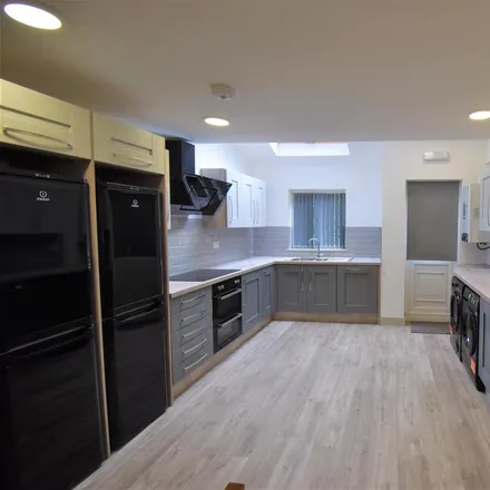 Rent this 6 bed townhouse on 204 Tiverton Road in Selly Oak, B29 6BU