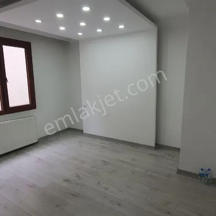 Rent this 3 bed apartment on Lahmacun Pide Taş Fırın in Tonguç Baba Caddesi, 34513 Esenyurt