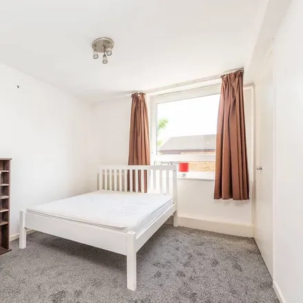 Image 5 - 71 Maskell Road, London, SW17 0NL, United Kingdom - Apartment for rent