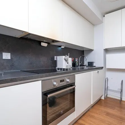 Image 4 - Shearwater Drive, London, NW9 7GE, United Kingdom - Apartment for rent