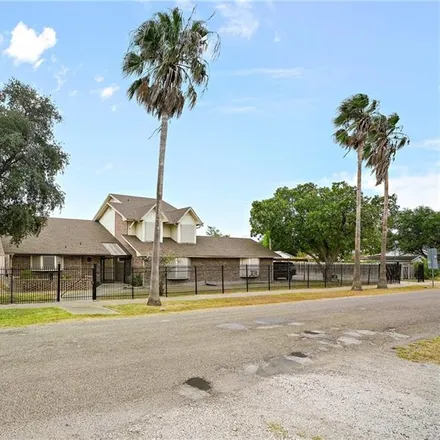 Image 2 - 426 Rossiter Street, Corpus Christi, TX 78411, USA - House for sale