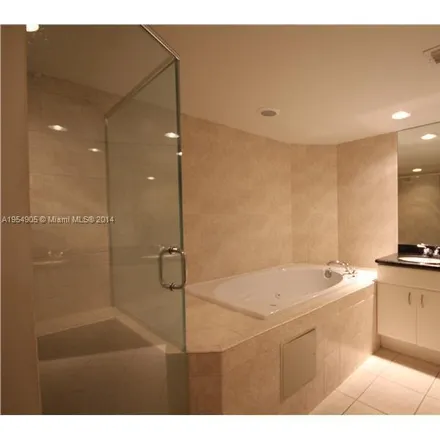 Image 5 - 5600 Collins Avenue - Apartment for rent