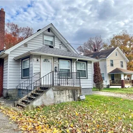 Buy this 3 bed house on 903 Liberty Road in Youngstown, OH 44505