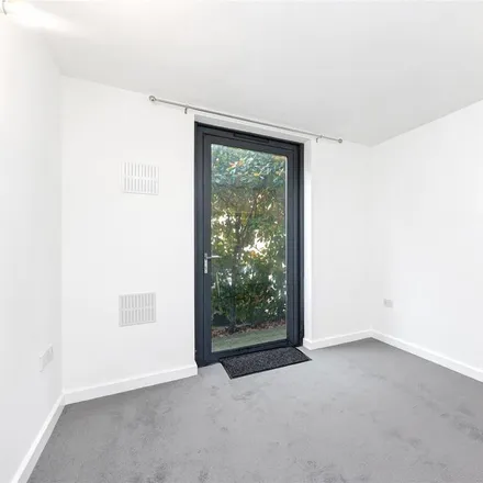 Image 5 - 32 Bow Road, Bromley-by-Bow, London, E3 4YN, United Kingdom - Apartment for rent
