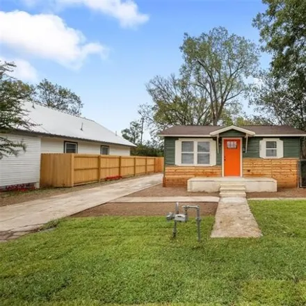 Rent this 3 bed house on Bastrop High School in 1614 Chambers Street, Bastrop