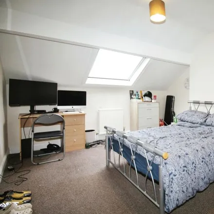 Rent this 1 bed townhouse on Trelawn Terrace in Leeds, LS6 3JQ