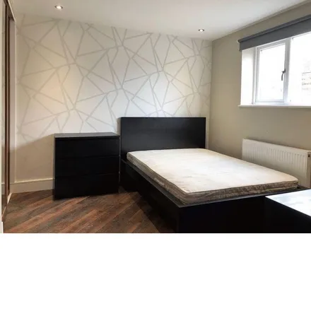 Image 2 - Essex Close, Worcester, WR2 5RL, United Kingdom - Room for rent