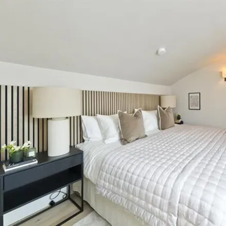 Image 9 - 63 Holland Park, London, W11 3RS, United Kingdom - Apartment for rent
