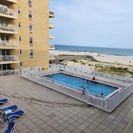 Image 3 - 700 Shore Rd Apt 7ee, Long Beach, New York, 11561 - Apartment for sale