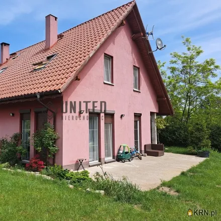 Buy this 5 bed house on Szkoła Podstawowa im. Adama Mickiewicza w Pęgowie in Główna, 51-120 Pęgów