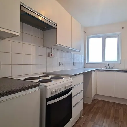Rent this 3 bed apartment on Katherine Drive in Dunstable, LU5 4NS