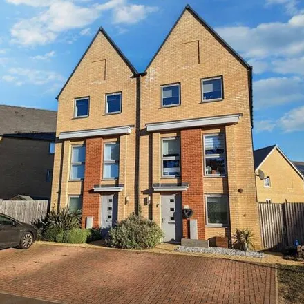 Buy this 3 bed townhouse on 33 Ribbans Park Road in Ipswich, IP3 8XL