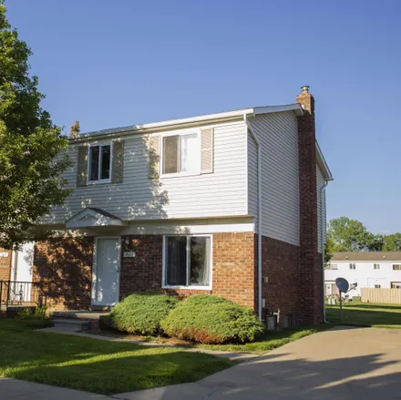 Buy this 3 bed condo on 29247 Brittany Court in Roseville, MI 48066